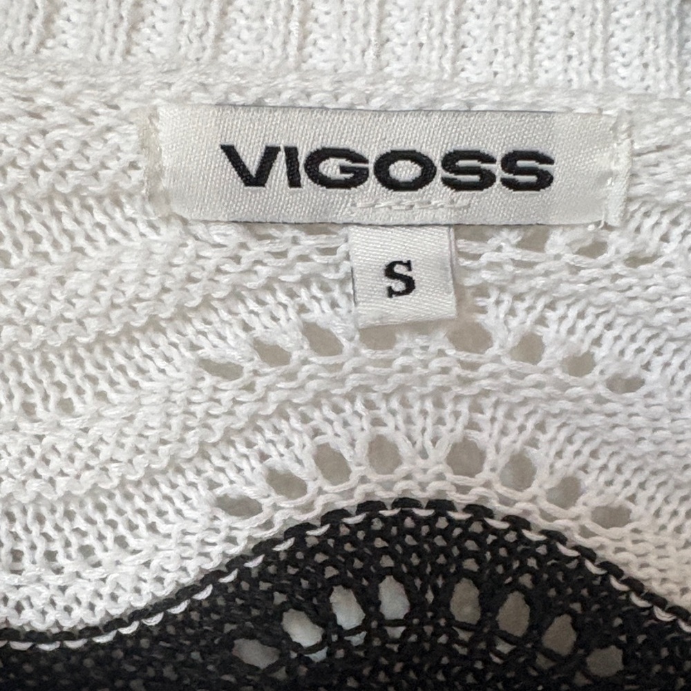 Vigoss Black & White Wavy Stripe Knit Sweater - Picture 3 of 8